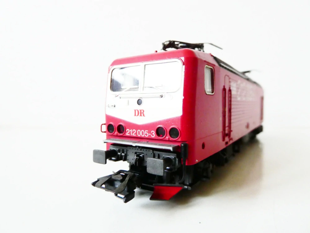 H0 MÄRKLIN Elektrická lokomotiva 3442.001 H0 AC BR 212 005-3 BR v provedení řez lokomotivou TOP STAV