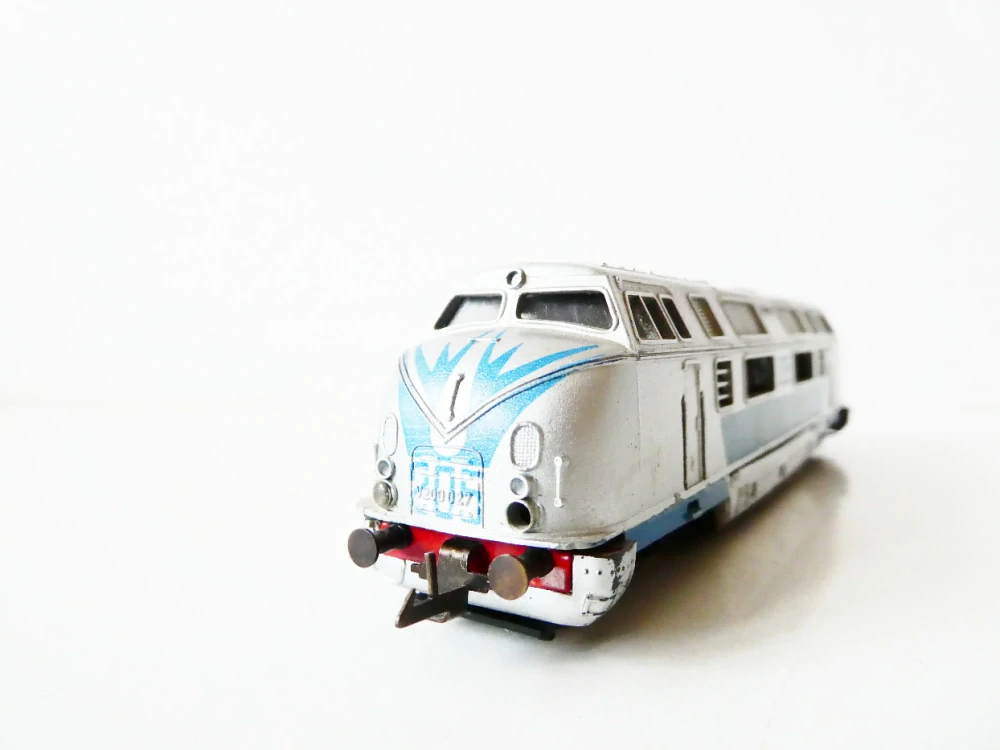 TT ZEUKE Dieselová lokomotiva V 200 027 SILVERLINES 205 OSVĚTLENÁ PĚKNÝ STAV