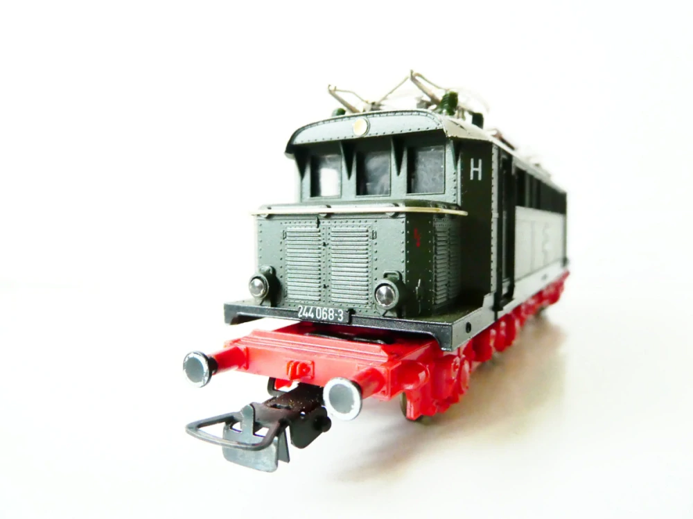 H0 PIKO Elektrická lokomotiva BR 244 068-3 DR TOP STAV NEPOUŽÍVANÁ v originální krabičce s průvodním listem