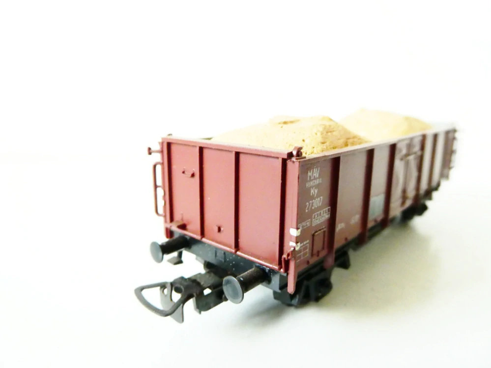 H0 PIKO Nákladní vůz otevřený 273017 MAV s nákladem písku PĚKNÝ STAV