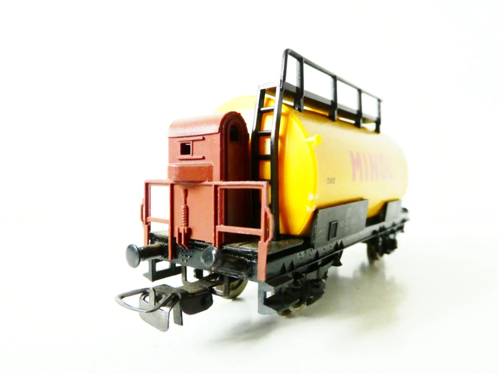 H0 PIKO Cisternový vůz 52-02-29 MINOL s budkou brzdaře DR PĚKNÝ STAV