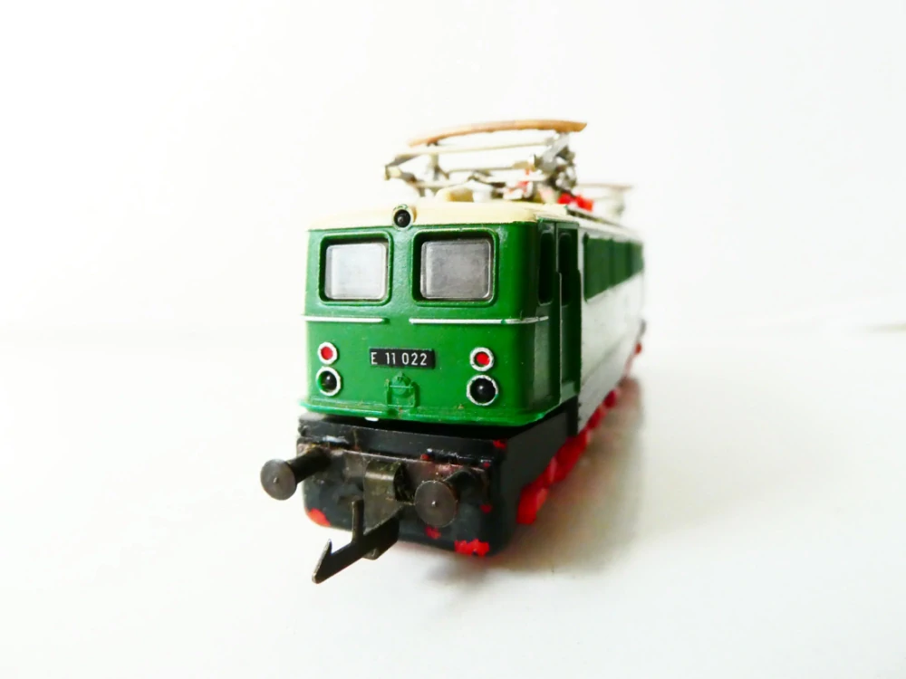 TT ZEUKE Elektrická lokomotiva E 11 022 DR v krabičce s návodem a včetně dvou náhradních spřáhel