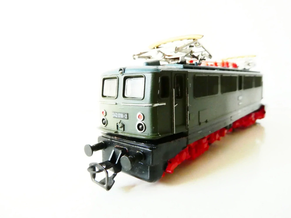 TT BTTB GUTZOLD Elektrická lokomotiva E 242 018-2 DR OSVĚTLENÁ TOP STAV v orig. krabičce
