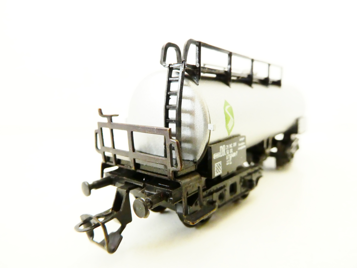 TT BTTB Cisternový vůz Schwedt stříbrný DR TOP STAV NEPOUŽITÝ v orig. krabičce