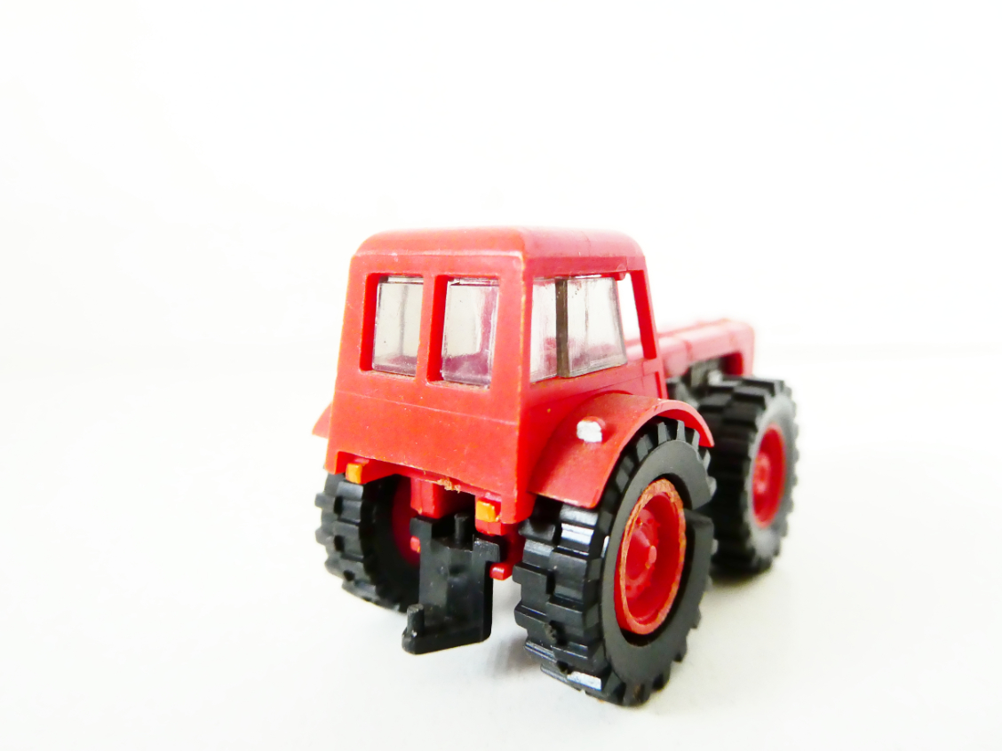 H0 VEB Berlinplast Traktor Dutra D4K 