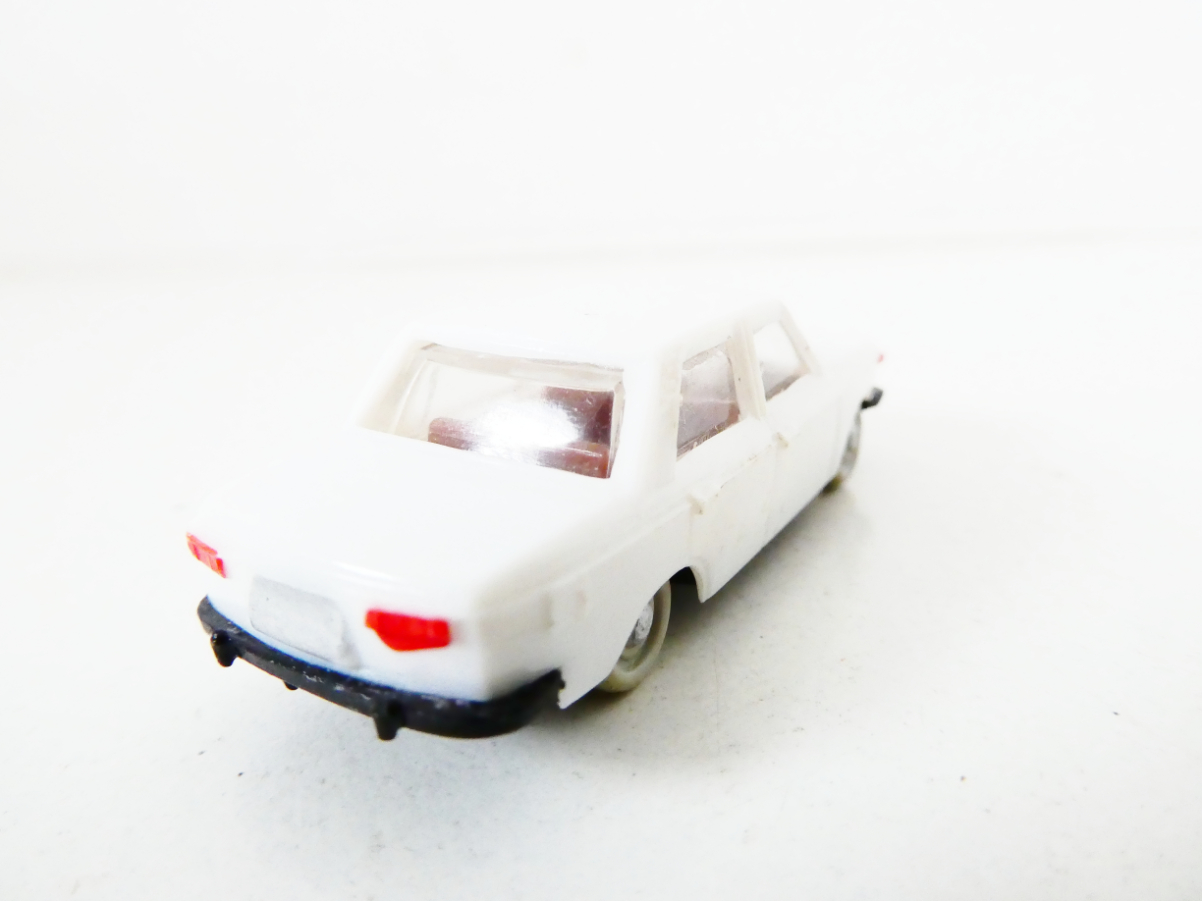 H0 VEB Modell-Konstrukt Osobní automobil Wartburg 353 bílý PĚKNÝ STAV