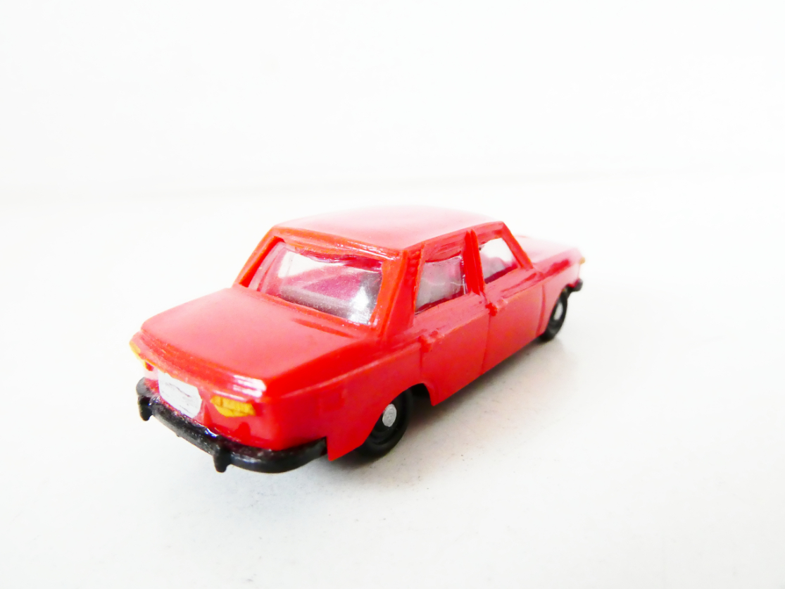 H0 VEB Modell-Konstrukt Osobní automobil Wartburg 353 červený PĚKNÝ STAV