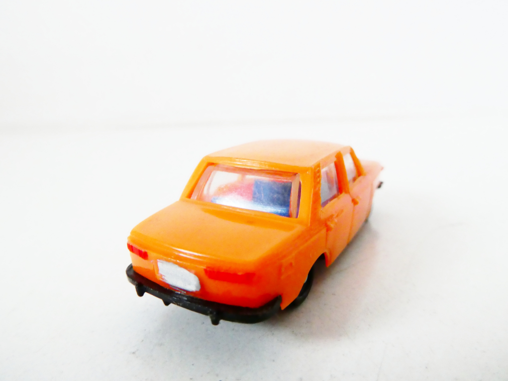 H0 VEB Modell-Konstrukt Osobní automobil Wartburg 353 oranžový PĚKNÝ STAV