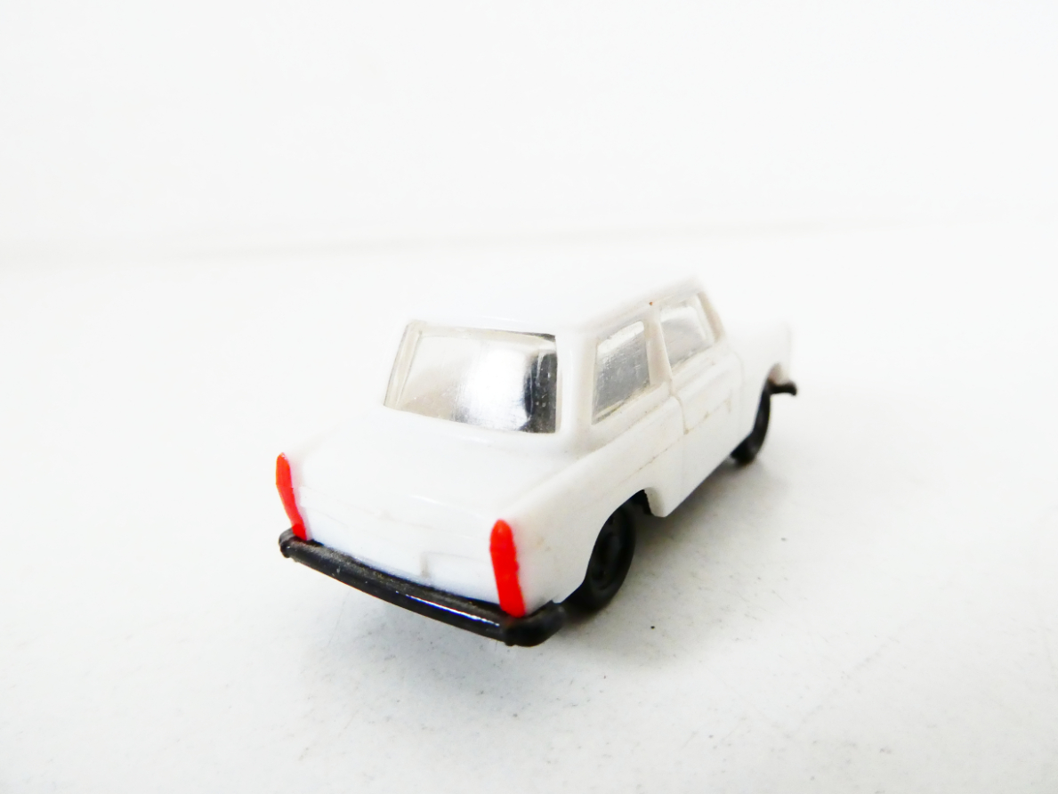 H0 S.E.S. Osobní automobil Trabant 601 bílý PĚKNÝ STAV