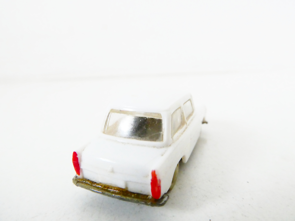 H0 S.E.S. Osobní automobil Trabant 601 bílý