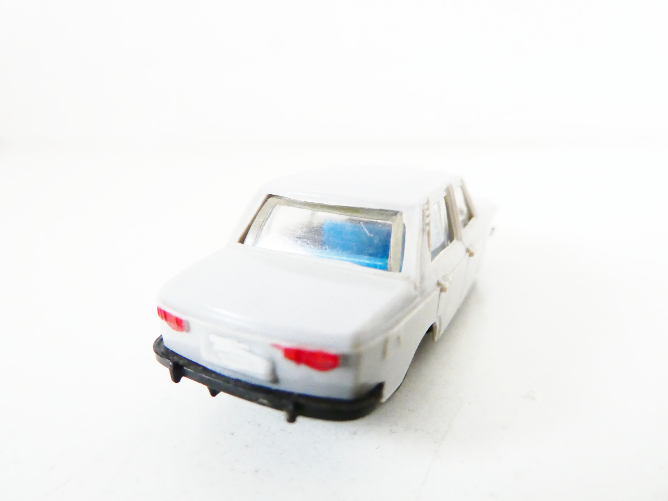 H0 VEB Modell-Konstrukt Osobní automobil Wartburg 353 šedý PĚKNÝ STAV