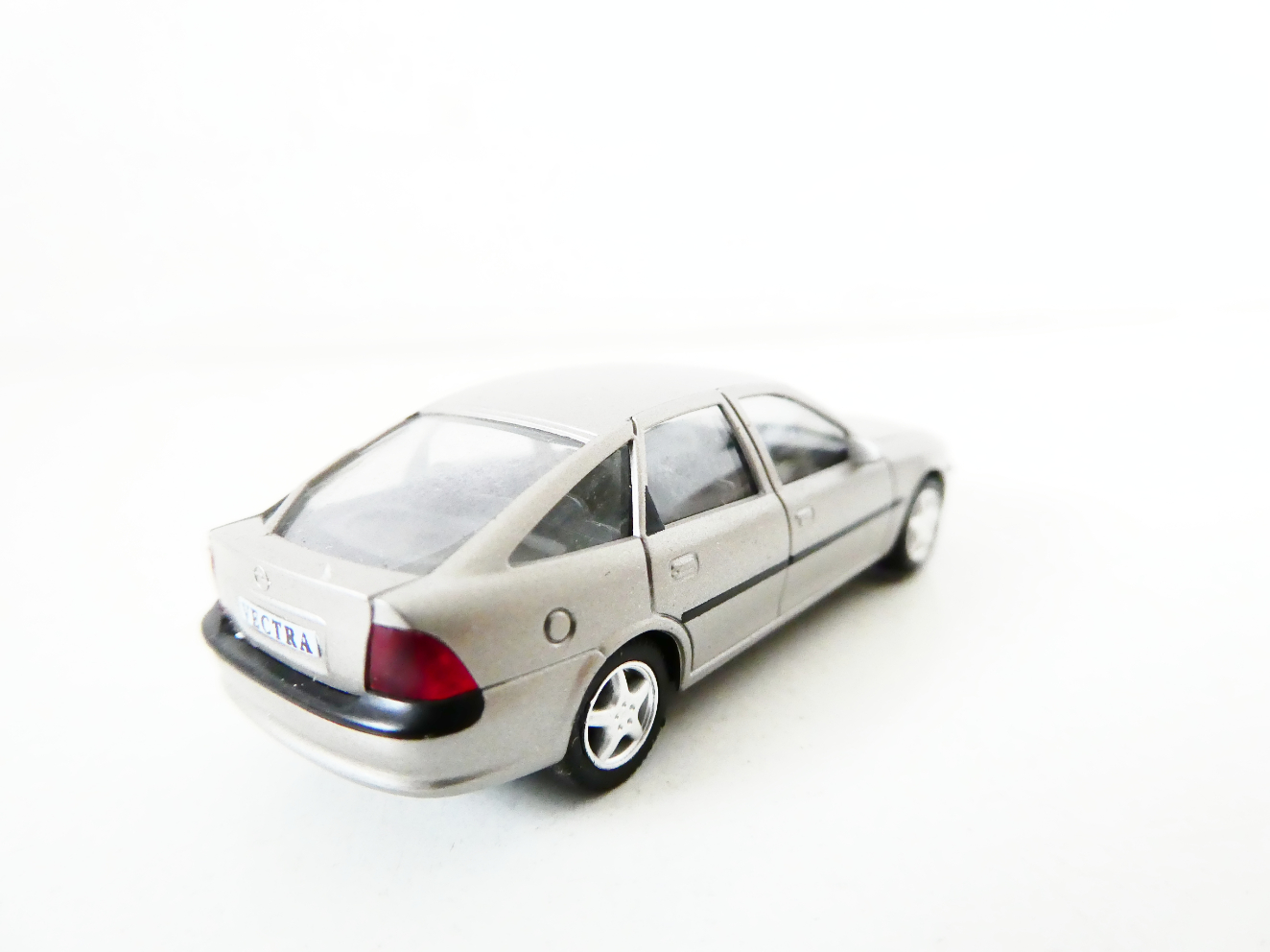 H0 HERPA Osobní automobil OPEL VECTRA šedý DOBRÝ STAV