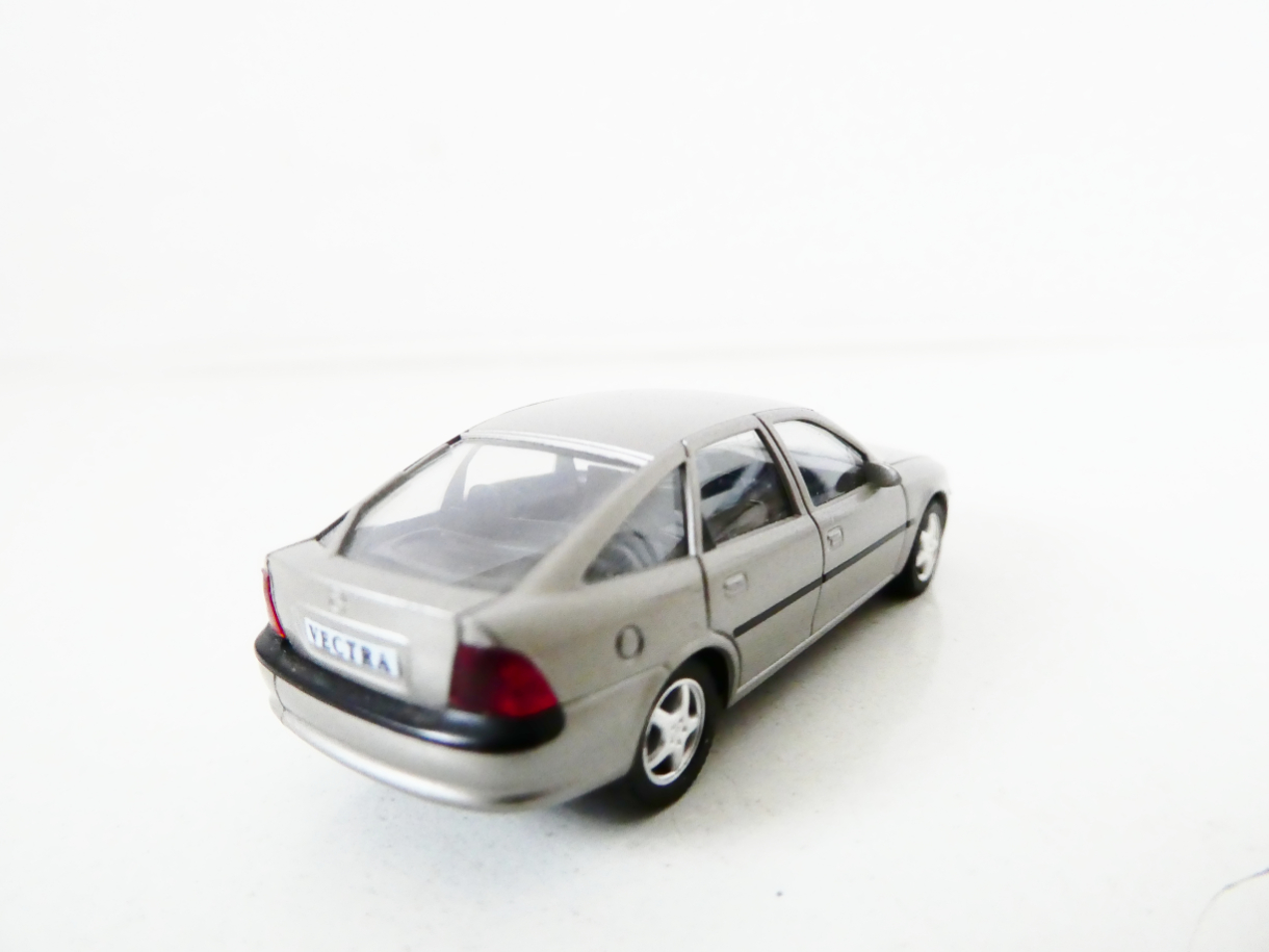 H0 HERPA Osobní automobil OPEL VECTRA šedý PĚKNÝ STAV