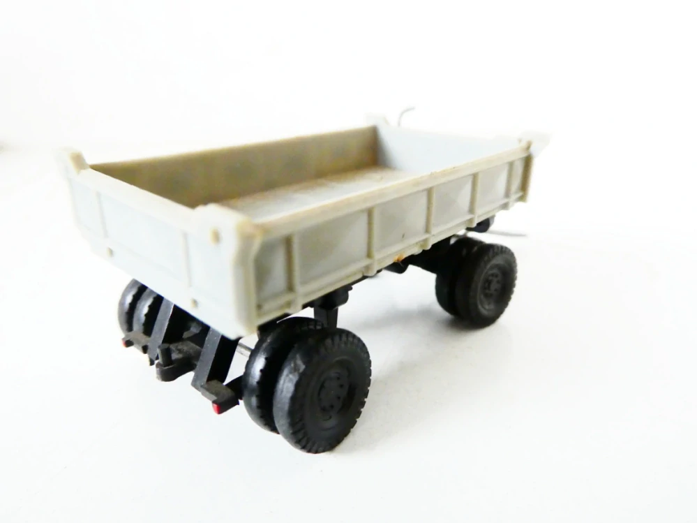H0 VEB PLASTICART Přívěs za nákladní automobil s bočním výklopným mechanismem PĚKNÝ STAV