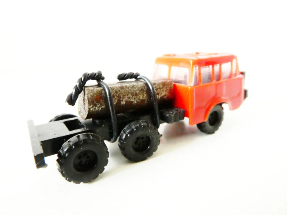 TT VEB Modell- Konstruktt Nákladní automobil TATRA 813 66 tahač červený s nákladem