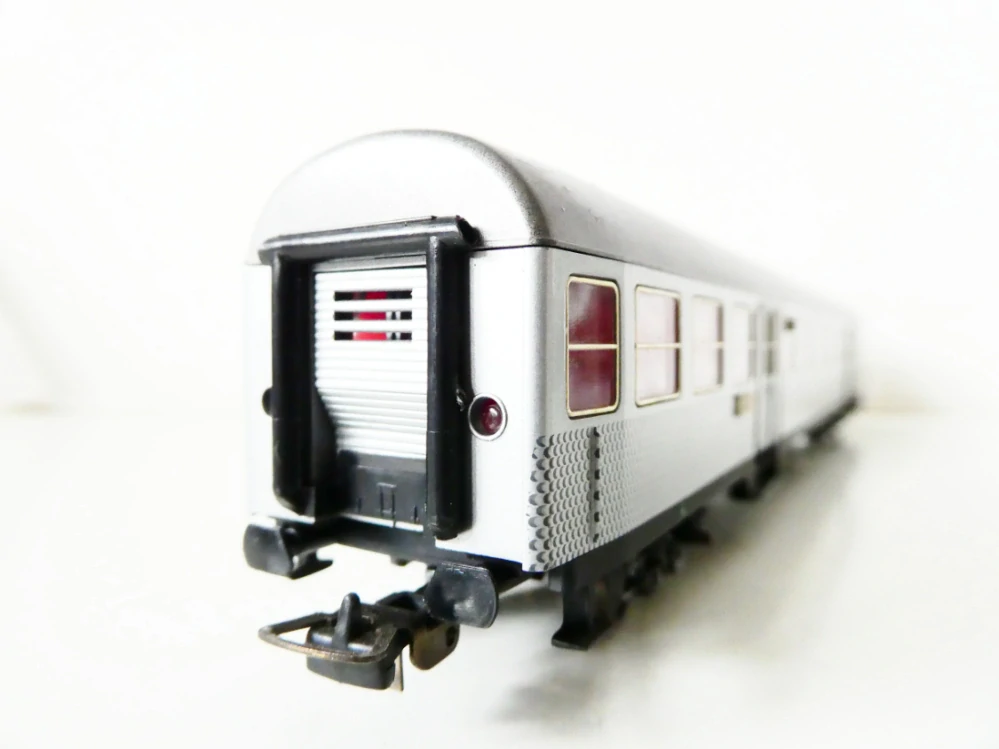 H0 ROWA 3105 (8202) Osobní vůz 2. třídy řady 50 80 22-45 048-2 Bnrb 725 DB Silberling OSVĚTLENÝ PĚKNÝ STAV 