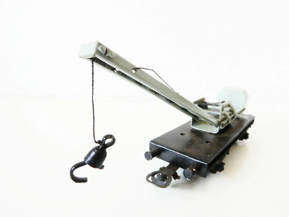 H0 PIKO Nákladní plošinový vůz s jeřábem s nákladem kapoty osobního vozu ANTIK PĚKNÝ STAV