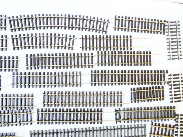 H0 TILLIG SET 36 ks Koleje použité se zbytky posypů (viz foto)