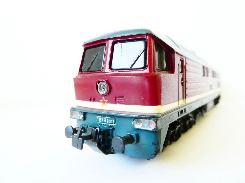 H0 PIKO Dieselová lokomotiva T679 2002 ČSD OSVĚTLENÁ PĚKNÝ STAV 