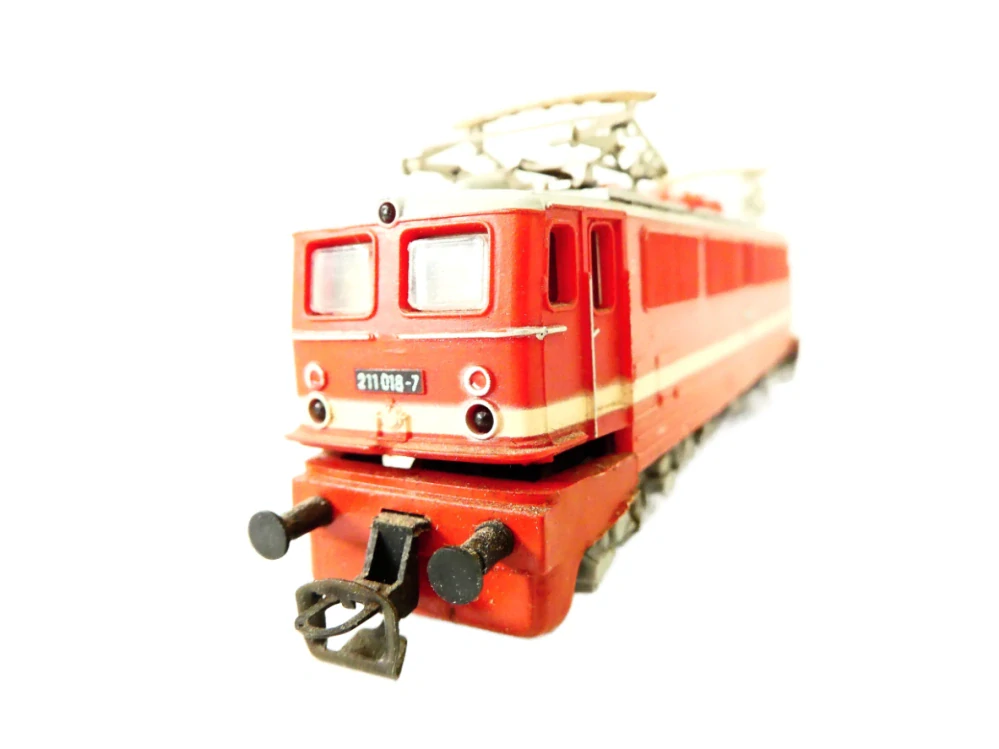 TT BTTB GÜTZOLD Elektrická lokomotiva E 211 018-7 DR TOP STAV v krabičce s průvodním listem