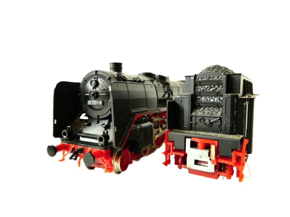 TT TILLIG 02124 Parní lokomotiva BR 01 2137-6 DR OSVĚTLENÁ - PĚKNÝ STAV v originální krabičce s průvodním listem (vělmi málo používaná) - včetně originálních doplňků v krabičce