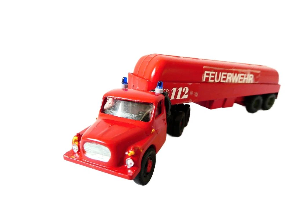 TT Hasičský nákladní automobil - tahač s cisternou FEUERWEHR PĚKNÝ STAV