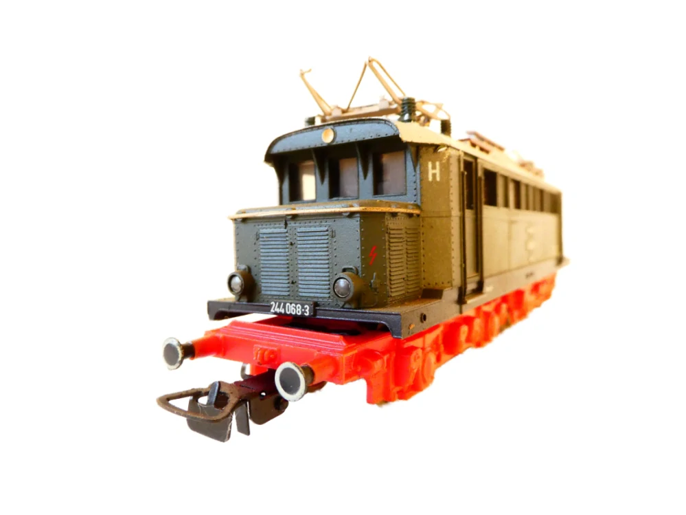 H0 PIKO Elektrická lokomotiva BR 244 068-3 DR NA OPRAVU (NEJEDE)