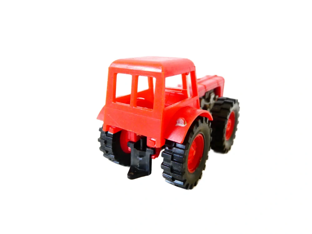 H0 VEB Berlinplast Traktor Dutra D4K 