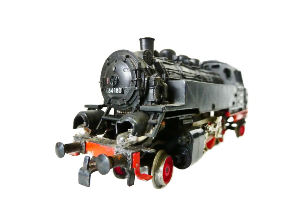 H0 GÜTZOLD Parní lokomotiva BR 64 180 DR NA SERVIS (svítí, dozadu se snaží jet, dopředu stojí)