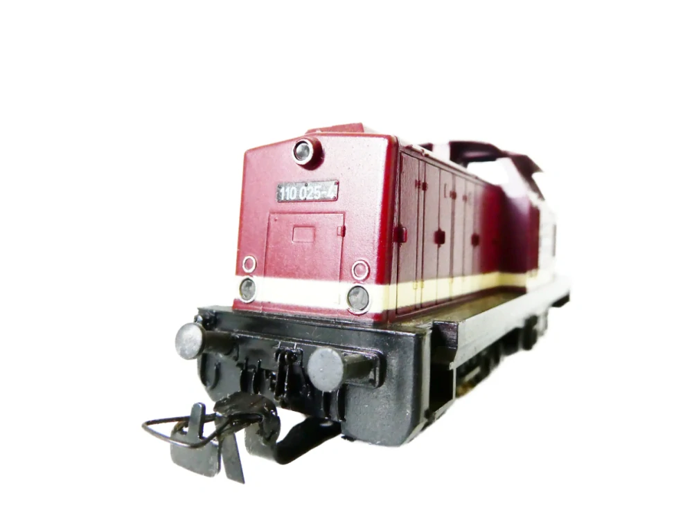 H0 PIKO Dieselová lokomotiva BR 110 025-4 DR OSVĚTLENÁ