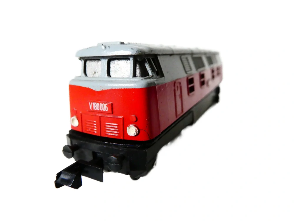 N PIKO Dieselová lokomotiva V 180 006 DR