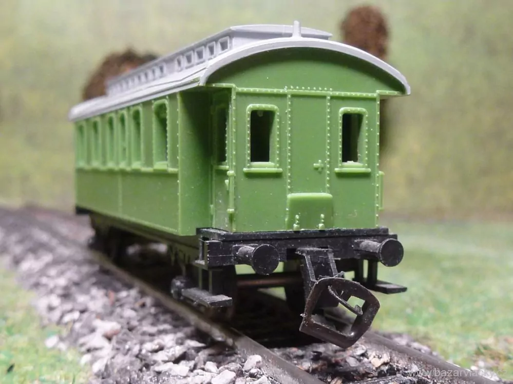 TT BTTB  Osobní vůz zelený s přípravou na osvětlení