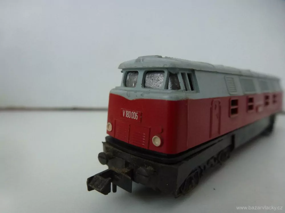 N PIKO Dieselová lokomotiva V 180 006 DR