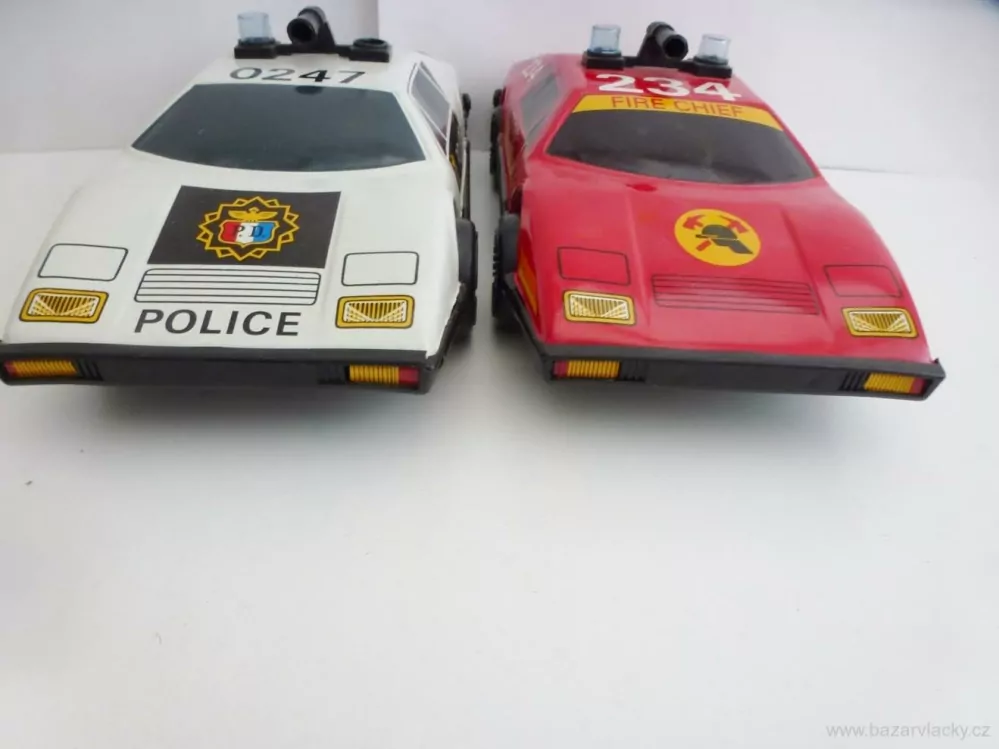 Plechový osobní automobil 2 ks - Policie - Hasiči - SETRVAČNÍK