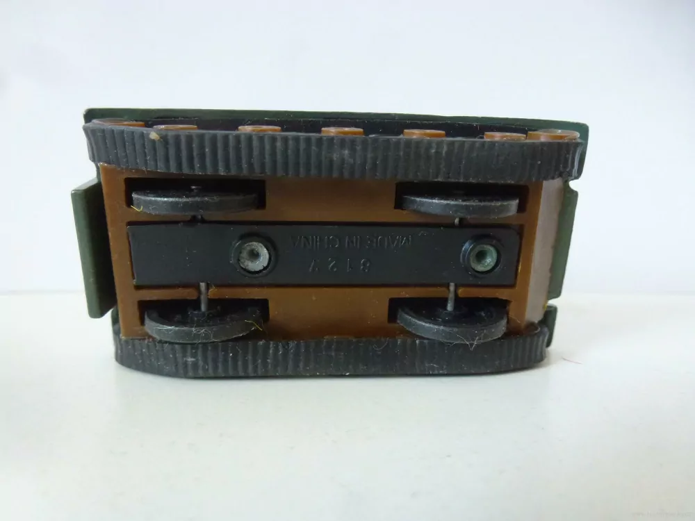 Obrněné vozidlo - tank - 6 x 3 x 3 cm