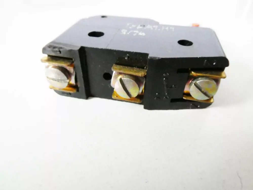 TT - H0 Páčkový spínač s kolečkem TYP A9, H1 380 V 16A