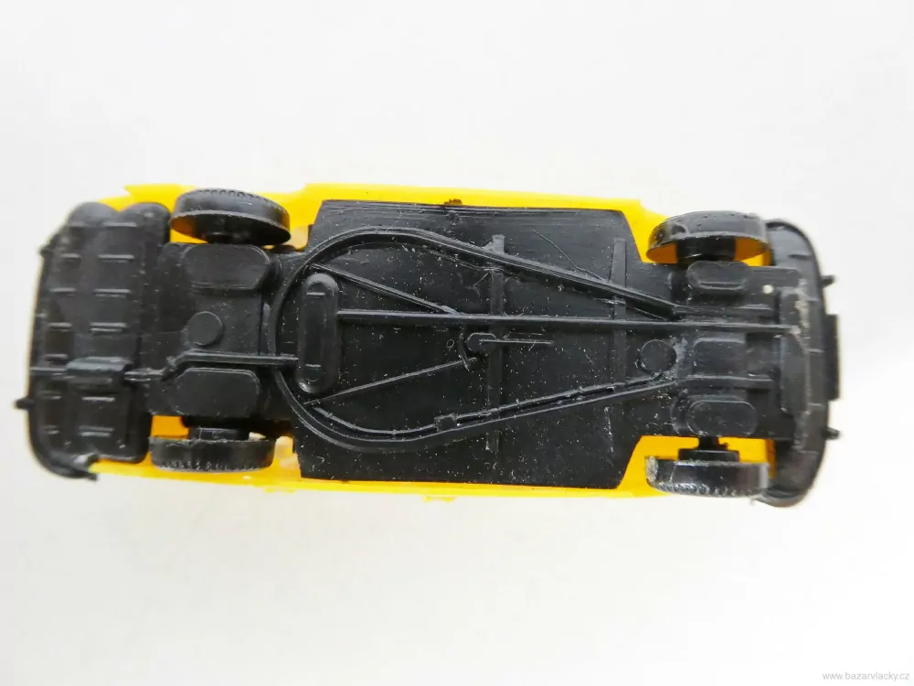 H0 Osobní automobil žlutý Wartburg 353 PĚKNÝ STAV