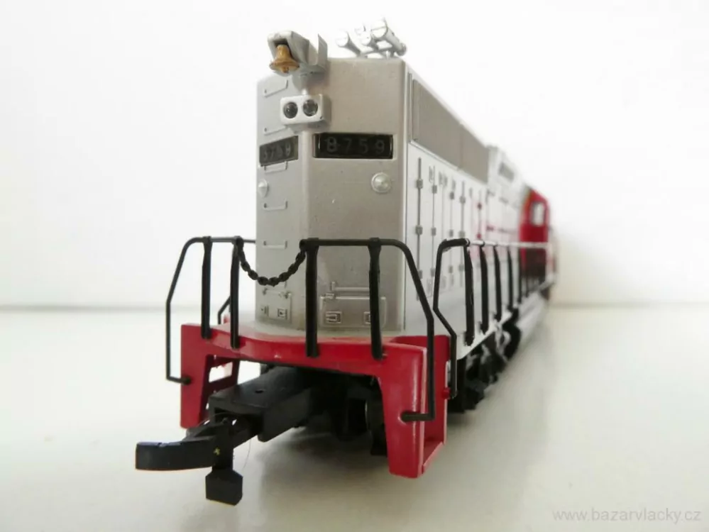 H0 BACHMANN - Dieselová lokomotiva Santa Fe 8759 TOP STAV 
