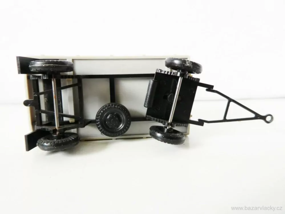 H0 Nákladní přívěs - valník s nákladem dřeva