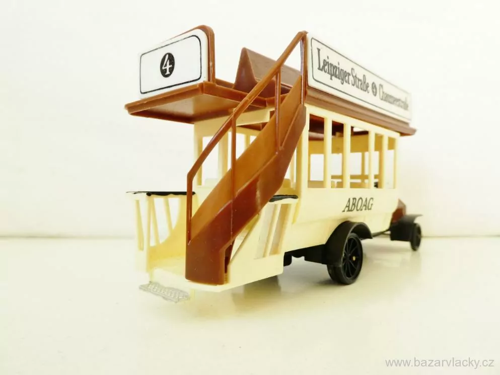 Model starého autobusu Alt-Berliner Bus 1911 v krabičce