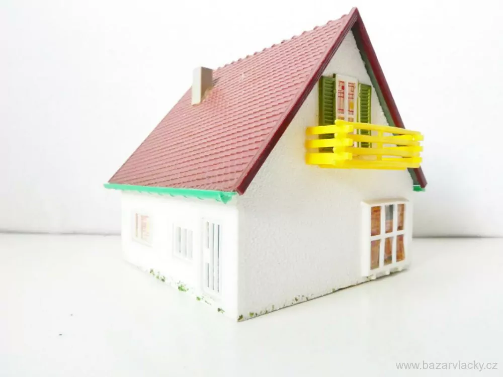 TT Vesnický rodinný dům s balkónem