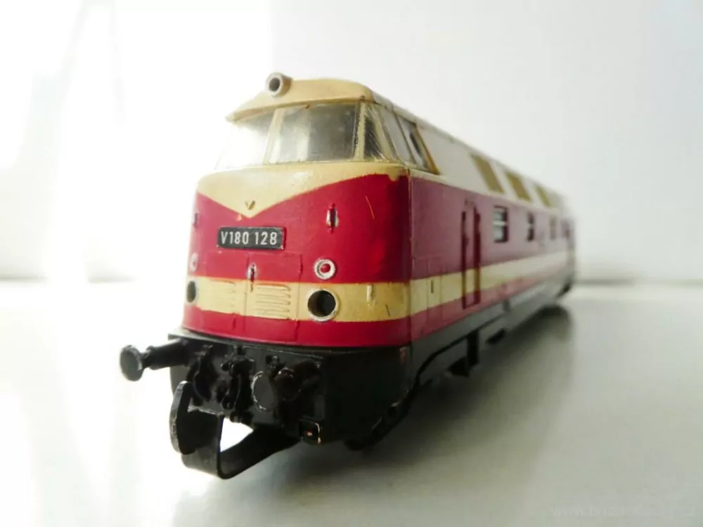 H0 GÜTZOLD Dieselová lokomotiva V 180 128 DR 