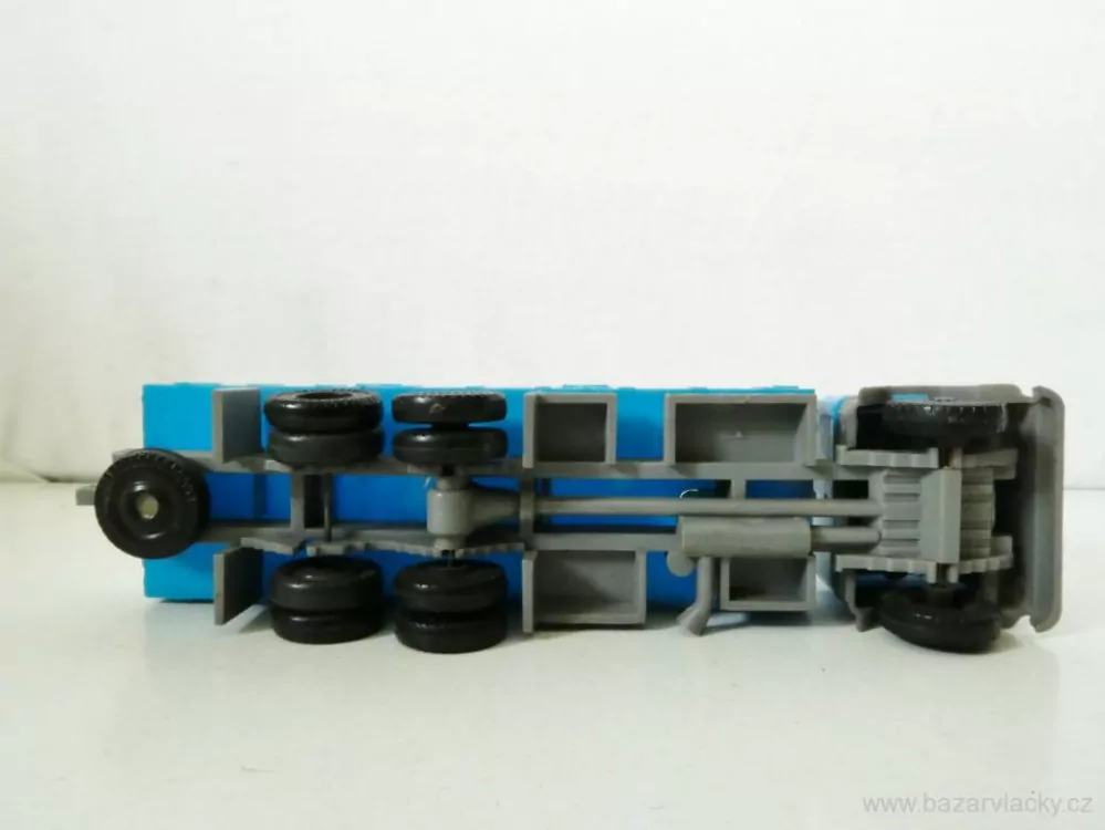 H0 Nákladní automobil VOLVO dlouhý valník