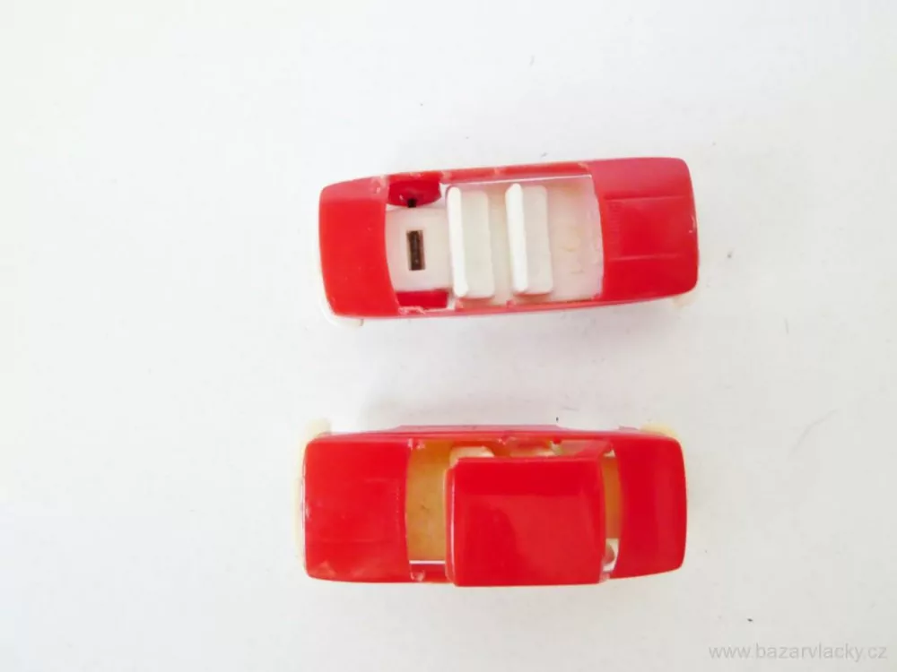 H0 SET 2 ks Osobní automobil Wartburg s poškozením 