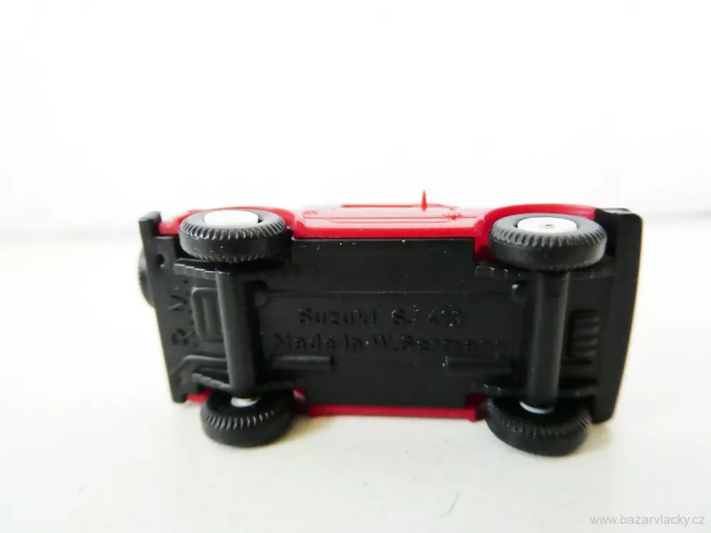 H0 R.M. Osobní automobil Jeep Suzuki SJ 410 TOP STAV