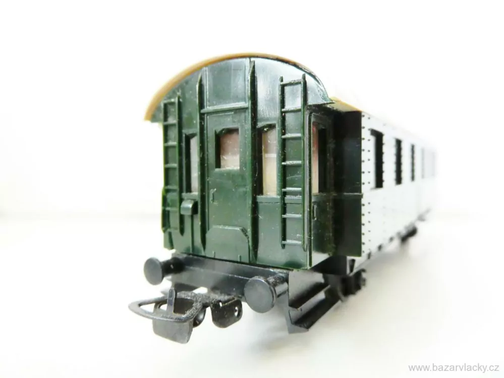 H0 PIKO Osobní vůz zelený