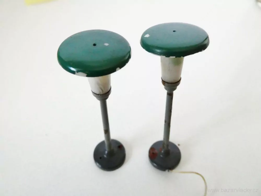 H0 SET 2ks Pouliční lampa elektrická (8 cm) + 1 stínidlo (není na foto)
