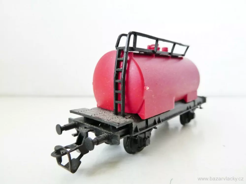 TT BTTB Cisternový vůz červený PĚKNÝ STAV