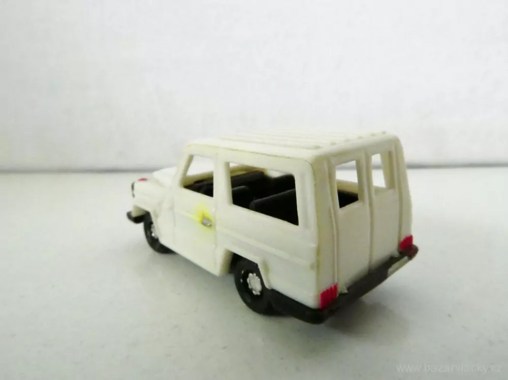 H0 Osobní automobil Mercedes 300 GD