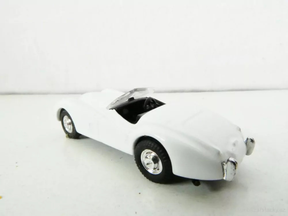 H0 Osobní automobil Cabriolet červený TOP STAV